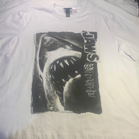 Jaws The Movie H&M Relaxed Fit Graphic Tee Shark T-Shirt - Picture 1 of 4